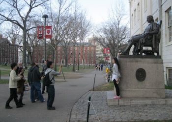 Mahasiswi Gugat Profesor di Harvard Terkait Kasus Pelecehan Seksual