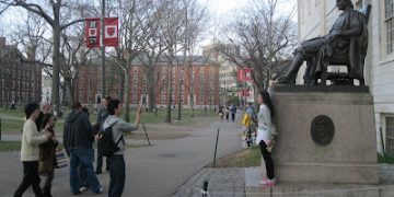Mahasiswi Gugat Profesor di Harvard Terkait Kasus Pelecehan Seksual