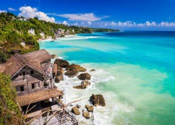 Luhut Buka Kembali Rute Penerbangan Internasional ke Bali Saat Covid Melonjak