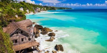 Luhut Buka Kembali Rute Penerbangan Internasional ke Bali Saat Covid Melonjak