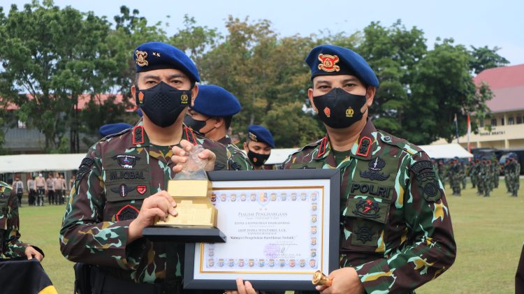 Kapolres Bengkalis Terima Penghargaan Pengelolaan Kamtibmas Terbaik dari Kapolda Riau