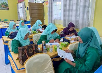 Desi Sukenti, Dosen UIR Gelar PKM di SMA 2 Dumai