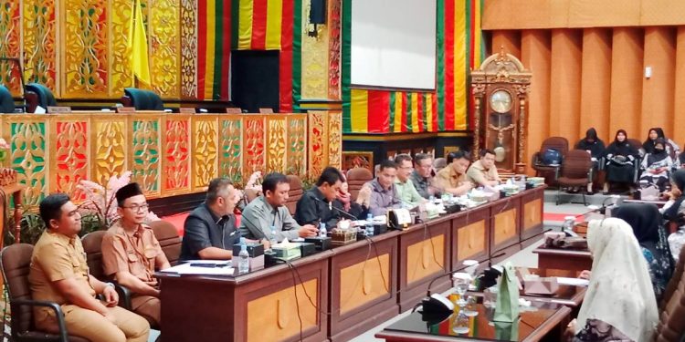 DPRD Pekanbaru RDP dengan Guru Honorer