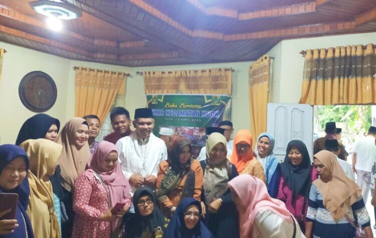 Pj Bupati Kampar Sosialisasikan Program Peduli Tetangga Di Hadapan Pengurus dan Anggota IKMR Kuok