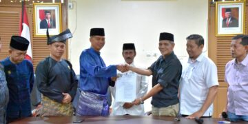 Datuk Muspidauan SH., MH Resmi Terima SK PJS LAM Kota Pekanbaru