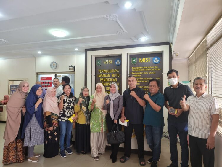 Masyarakat Pejuang Zonasi Datangi  Disdik Riau, Sri Deviyani : Kembalikan Hak Anak Tempatan, Tolak KK Tumpangan