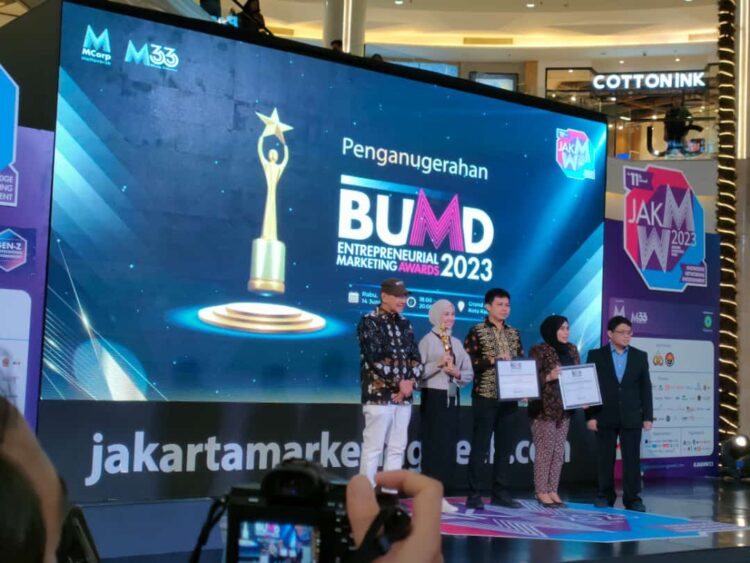 Perumdam Tirta Siak Pekanbaru Raih  BUMD Entrepreneurial Marketing Award 2023
