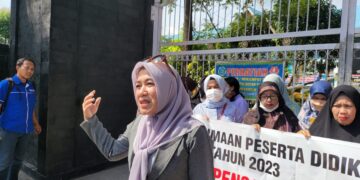 SMAN 8 Tutup Rapat Pagar Sekolah, Masyarakat Pejuang Zonasi Ditolak Masuk