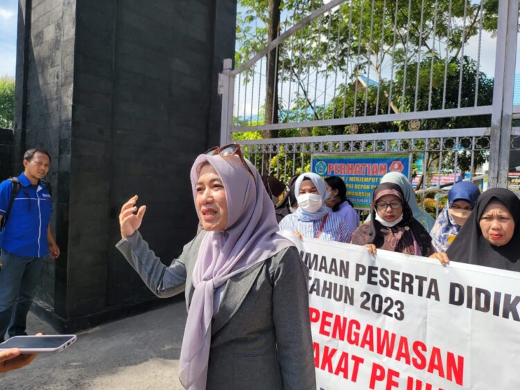 SMAN 8 Tutup Rapat Pagar Sekolah, Masyarakat Pejuang Zonasi Ditolak Masuk