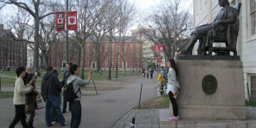 Mahasiswi Gugat Profesor di Harvard Terkait Kasus Pelecehan Seksual