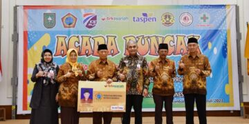 HUT ke-61, PWRI Riau Terima Kado KTA e-Money BRK Syariah