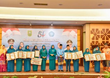 BRK Syariah Berikan Sagu Hati kepada Pengurus PKK Penerima Penghargaan Adhi Bhakti Utama dan Madya