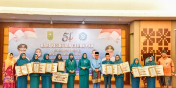 BRK Syariah Berikan Sagu Hati kepada Pengurus PKK Penerima Penghargaan Adhi Bhakti Utama dan Madya
