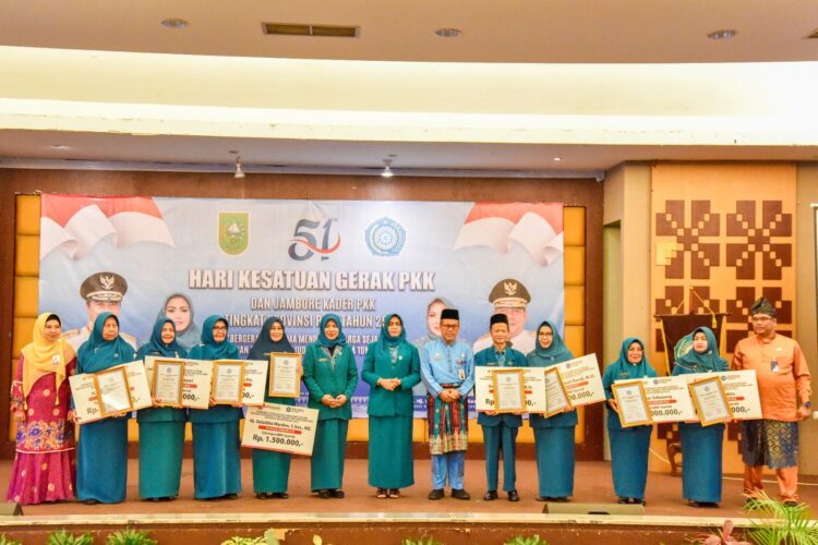 BRK Syariah Berikan Sagu Hati kepada Pengurus PKK Penerima Penghargaan Adhi Bhakti Utama dan Madya