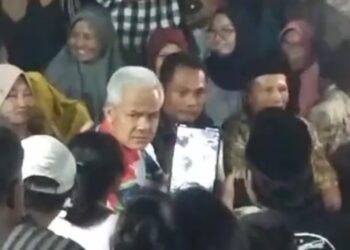 Makan Malam dan Nyanyi Bareng, Kehangatan Ganjar Saat Menginap di Rumah Warga