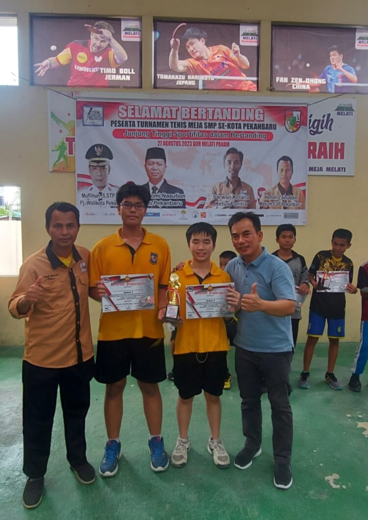 SMP Darma Yudha Pekanbaru Raih Juara Pertama Turnamen Tenis Meja