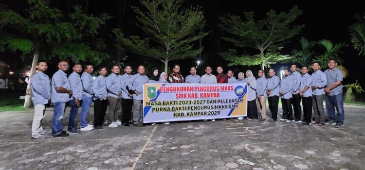 Kadisdik Riau Kukuhkan Pengurus MKKS SMK Kampar