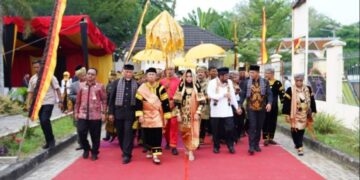 Gubri Syamsuar Dikukuhkan Sebagai Pemegang Malewa Gala Kehormatan Adat Minangkabau