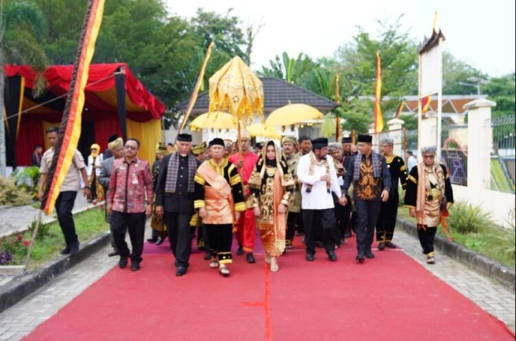 Gubri Syamsuar Dikukuhkan Sebagai Pemegang Malewa Gala Kehormatan Adat Minangkabau