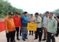 PT Arara Abadi – APP Sinar Mas Sumbangkan 10 Set Alat Pemadam Karhutla ke Bupati Siak
