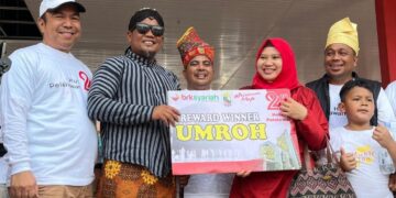 Usai Jalan Sehat, Eni Bidan Batin Lalang ini Dapat Tiket Gratis Umrah dari BRK Syariah