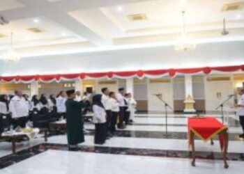 Gubri Syamsuar Lantik PPPK Tenaga Teknis dan Guru di Lingkup Pemprov Riau