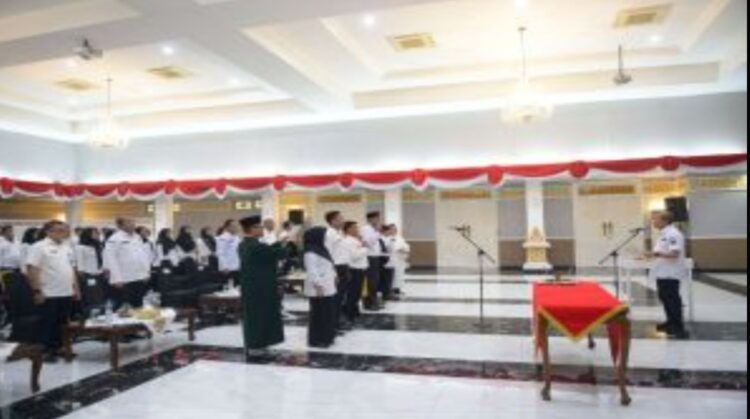 Gubri Syamsuar Lantik PPPK Tenaga Teknis dan Guru di Lingkup Pemprov Riau