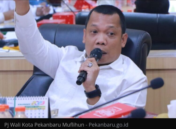 Pj Wali Kota Pekanbaru Soroti Keberadaan Tiang dan Kabel Fiber Optik Ilegal