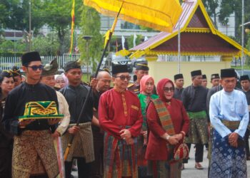 LAMR Selenggarakan Tepuk Tepung Tawar Kajati Akmal Abbas