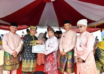 HUT Ke-20 Kab. Lingga, BRK Syariah Dianugerahi Penghargaan Pembangunan Sektor Keuangan