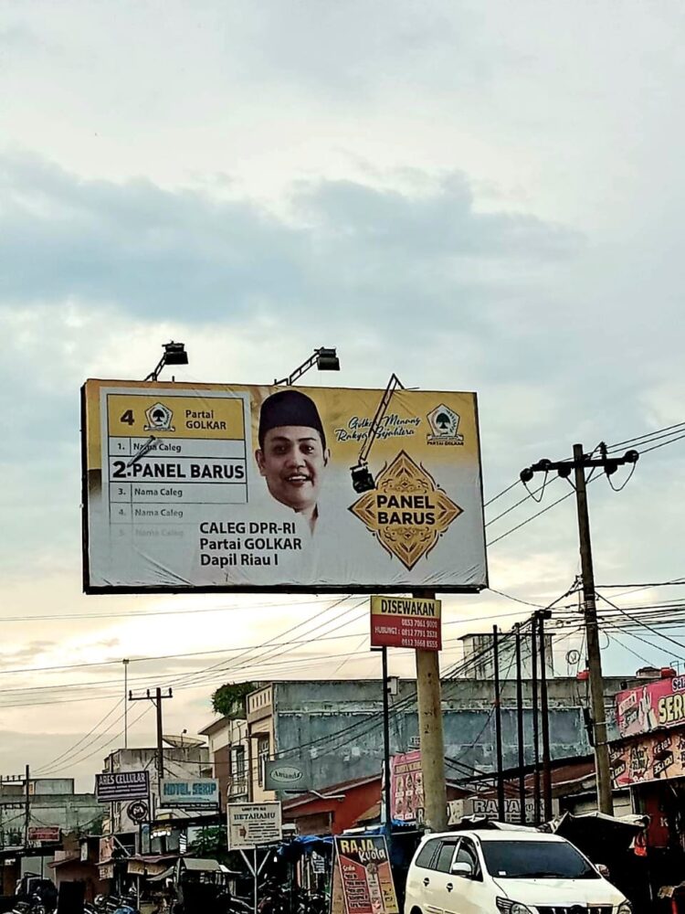 Gambar Caleg Panel Barus Diipasang di Billboard Tanpa Seizin Pemilik