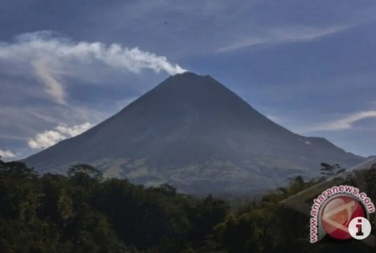 Status Gunung Marapi Sumbar Naik ke Level III Siaga