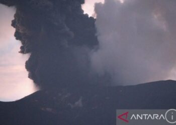 Hujan Abu Vulkanik Iringi Erupsi Gunung Marapi Minggu Pagi