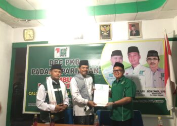 Buya Jotek Balon Pertama Ambil Formulir Pendaftaran Ke DPC PKB Padang Pariaman