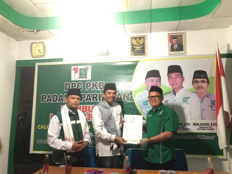 Buya Jotek Balon Pertama Ambil Formulir Pendaftaran Ke DPC PKB Padang Pariaman