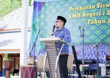 Kadisdik Riau Hadiri Pelepasan Siswa Kelas XII SMKN 1 Bangkinang