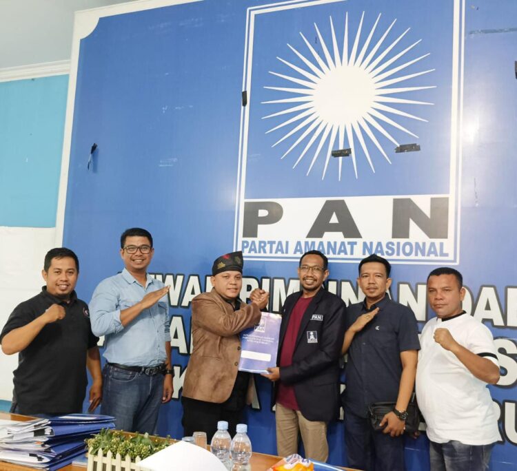 Nurmatias Kembalikan Formulir Pendaftaran Pilwako Pekanbaru 2024