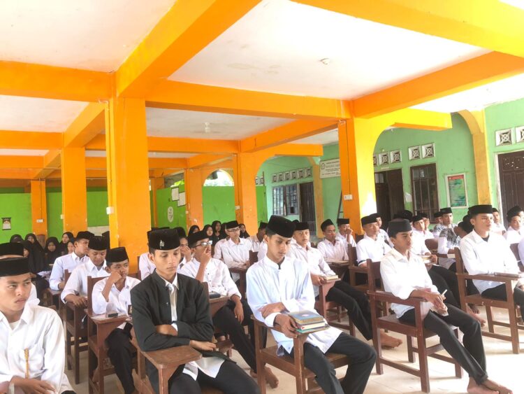 Sebanyak 68 Santri Bustanul Yaqin Kelas Akhir Jalani Ujian Munaqosyah