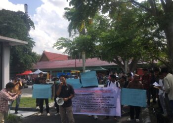 AMPUN Riau Demo Petinggi BRK Syariah Depan Polda Riau, Soal Apa???