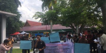 AMPUN Riau Demo Petinggi BRK Syariah Depan Polda Riau, Soal Apa???