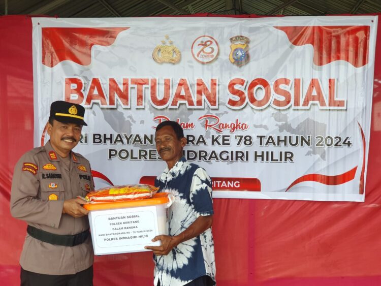 Peduli Sesama Manusia, Kapolsek Keritang Lakukan Bakti Sosial