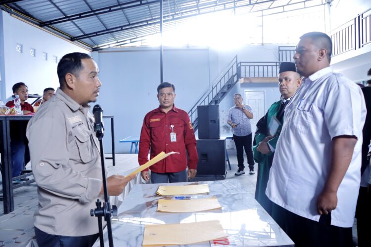 Panwascam Kampar Lantik 77 Orang Pengawas TPS dan Lakukan Pembekalan