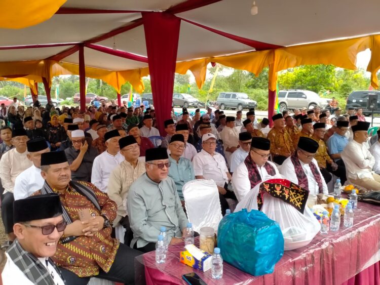 Acara peletakan Batu Pertama Pembangunan Masjid dan Pesantren Nurul Yaqin Pekanbaru Berlangsung Sukses