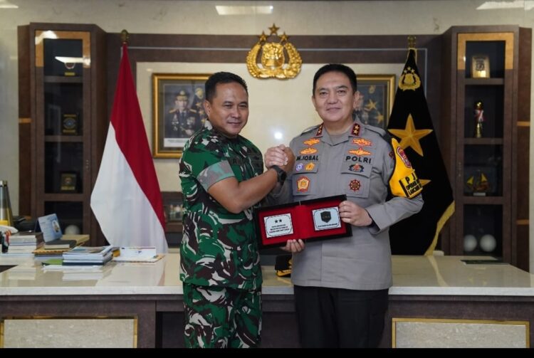 Perkuat Sinergitas TNI-Polri, Danrem 031/WB dampingi Pangdam I/BB Kunjungi Polda Riau