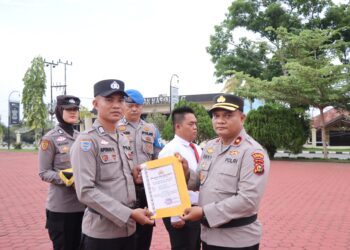 Dinilai Berprestasi, Kapolsek Pujud bersama Personel Terima Penghargaan di Upacara Hari Kesadaran Nasional Polres Rohil*