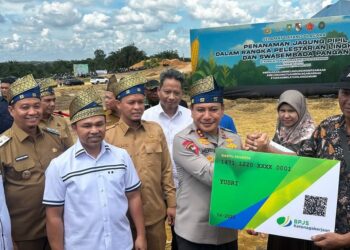 Dukung Pelestarian Lingkungan, Pemprov Riau Tanam 15 Ribu Bibit Pohon