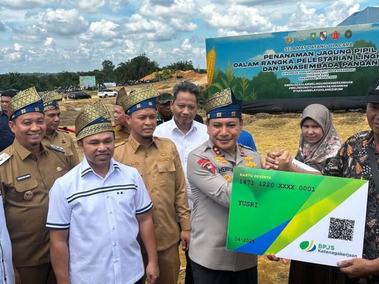 Dukung Pelestarian Lingkungan, Pemprov Riau Tanam 15 Ribu Bibit Pohon