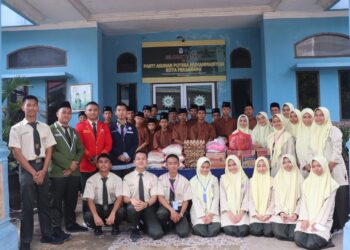Ke Panti Asuhan : Siswa MAN 1 Pekanbaru serahkan sembako, akhlak kepedulian pada sesama