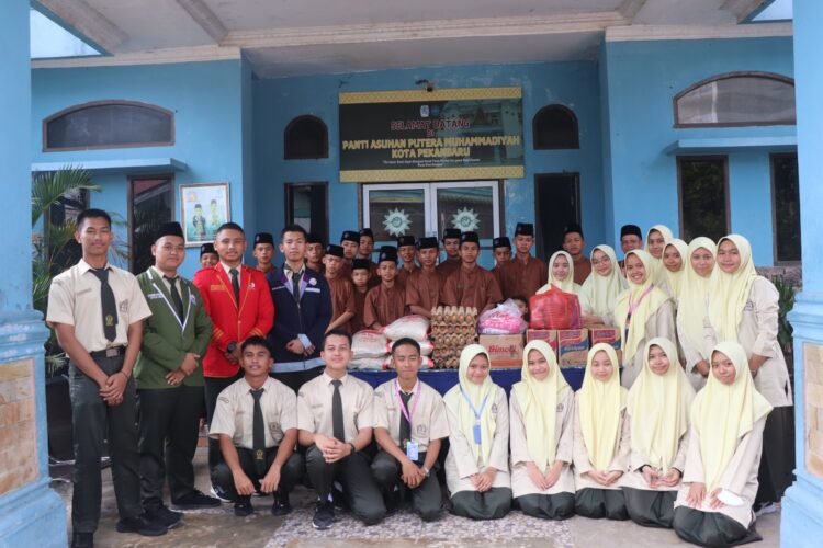 Ke Panti Asuhan : Siswa MAN 1 Pekanbaru serahkan sembako, akhlak kepedulian pada sesama