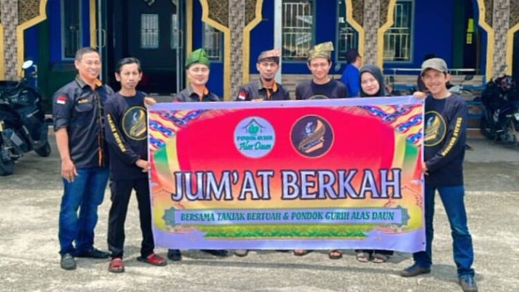 ‎Tanjak Bertuah dan Pondok Gurih Alas Daun Gelar Jumat Berkah, Tebar Kebaikan untuk Sesama